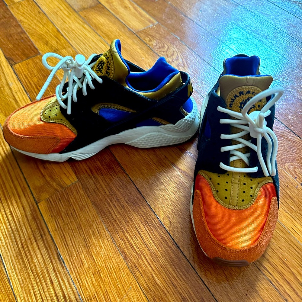 Nike Air Huarache - Size 8 Women’s